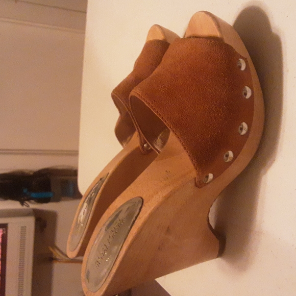 MICHAEL Michael Kors Shoes - Micheal Micheal Kors Suede Wooden Clog Camel Sz 5.5 Or 6